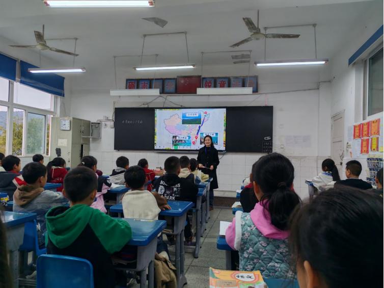 屏山县新安镇九年一贯制学校：督导领航明方向 示范引领促精进