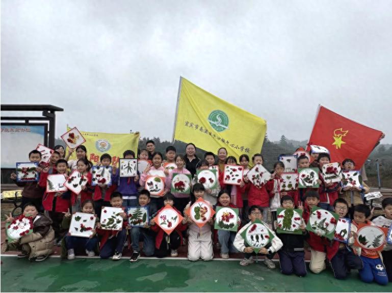 五育融合启新程 研学实践润童心——宜宾市南溪区黄沙镇中心小学校开展2025年秋期徒步研学活动