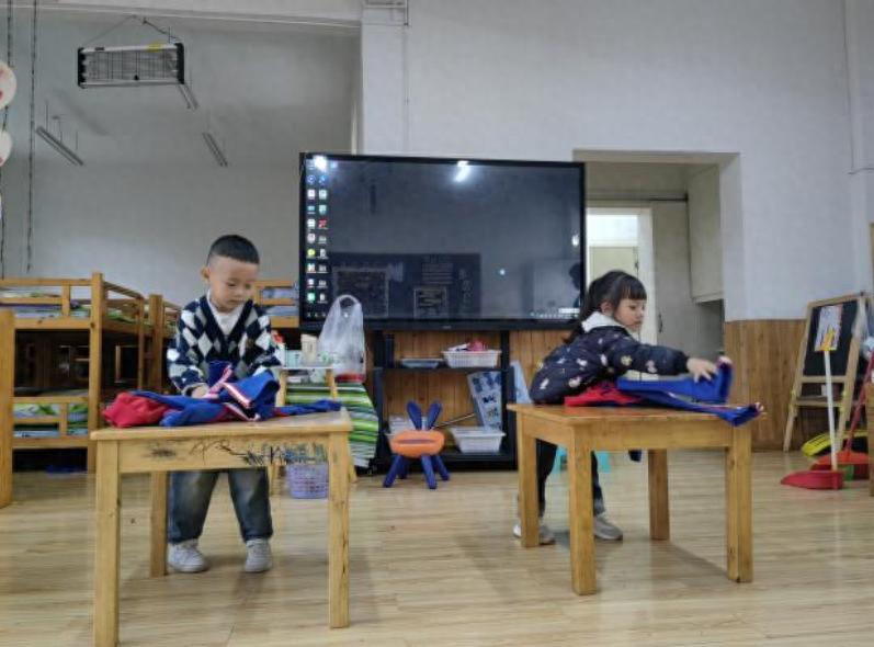 自理小能手 快乐显身手——高县沙河镇幼儿园举办第六届幼儿生活自理能力比赛