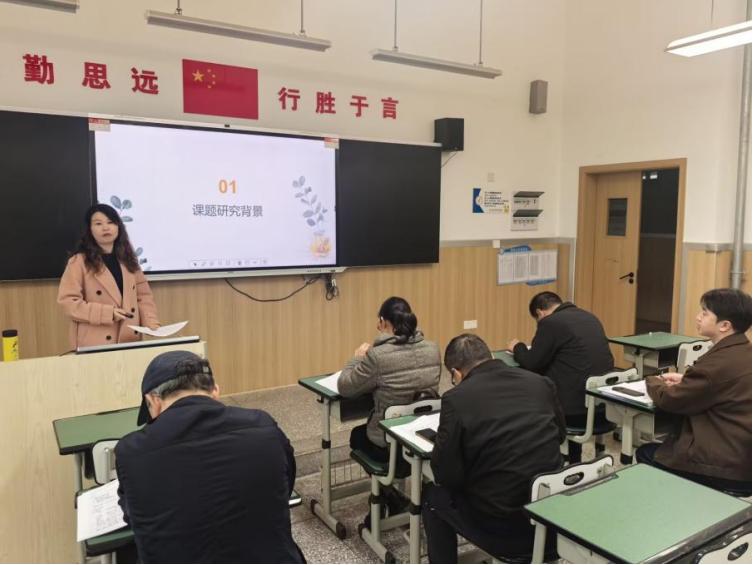 以“教学特长共建共享”为钥 开启课堂实效提升新程——宜宾三江新区顺南学校初中理科组开展教研活动