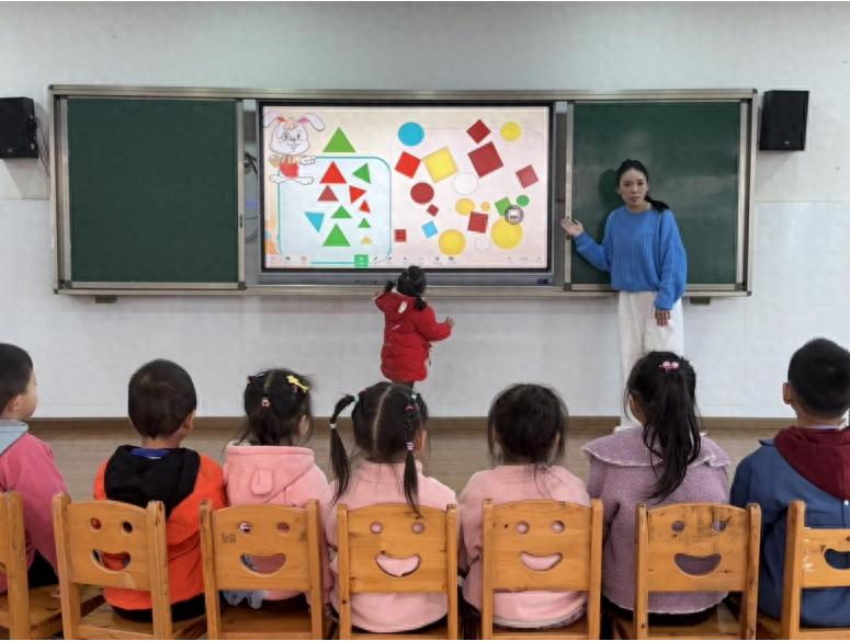 教学共研 童心共育——宜宾市南溪区长兴镇中心幼儿园开展2025年秋期教师公开课活动