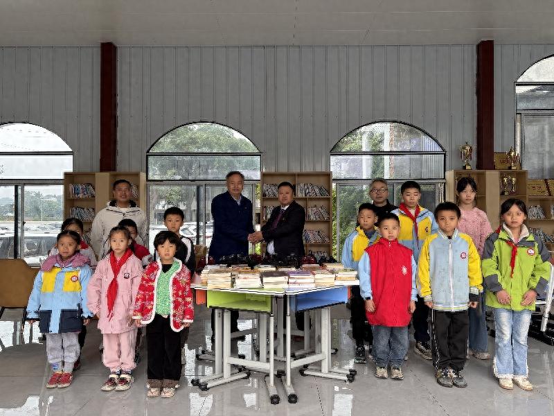 遂宁市流动党员四川地区金牛党委走进东禅小学开展关爱捐赠活动
