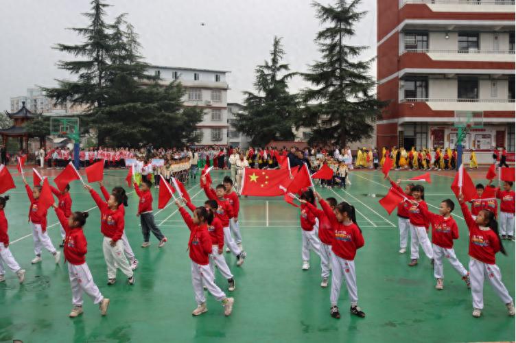 小篮球 大梦想 快乐学习 健康成长——宜宾市一曼小学校举办2025年冬季学生篮球运动会