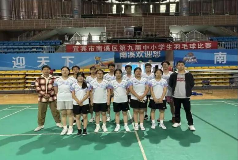 推进体教融合 彰显青春活力——宜宾市南溪职校在2025年南溪区中小学学生羽毛球比赛中取得骄人成绩