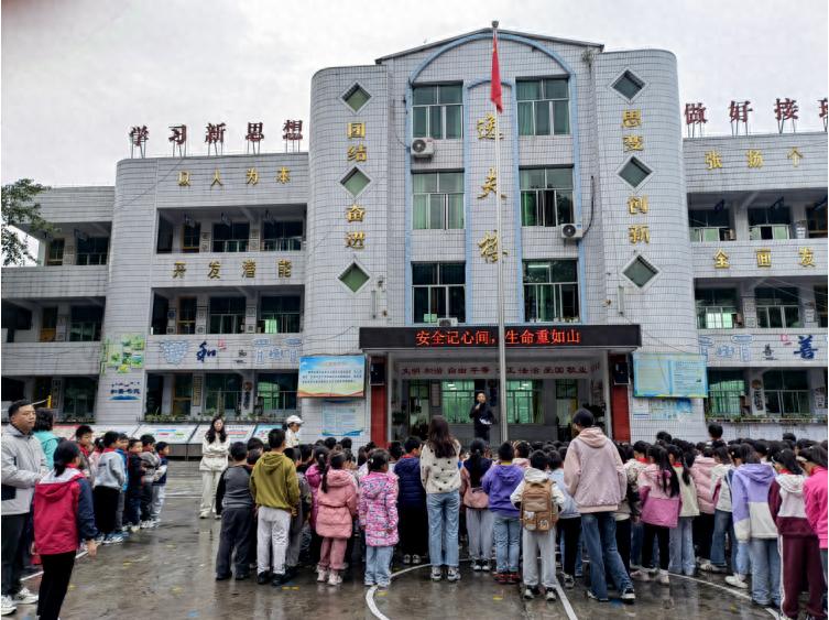 普及消防安全知识 筑牢校园安全防线——高县逸夫小学校开展消防安全宣传月活动