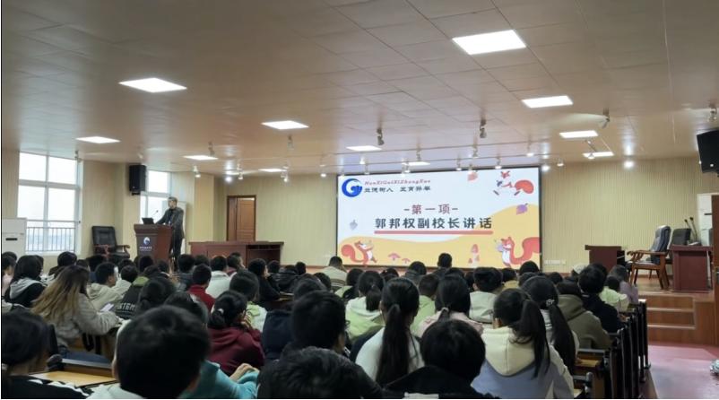 秋雨难掩热情 托管筑梦成长——宜宾市南溪区桂溪中学2025年秋假托管活动顺利启动