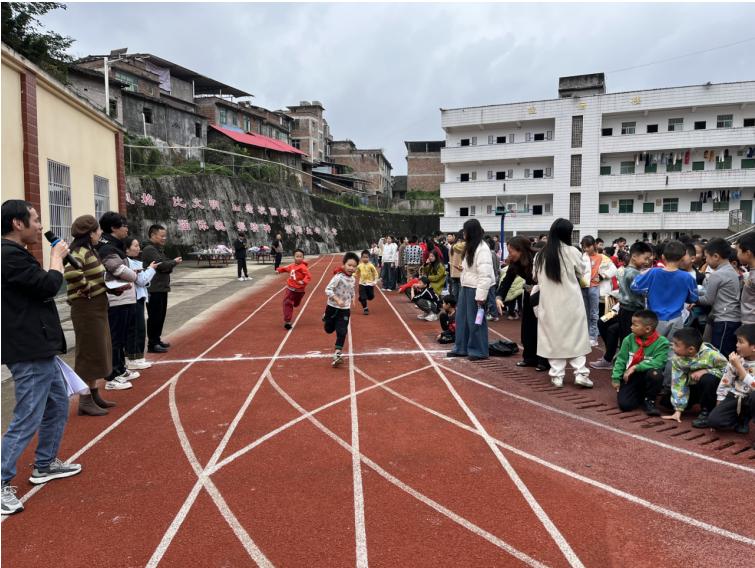 宜宾市叙州区双龙学校捧印小学校区开展2025年秋季运动会