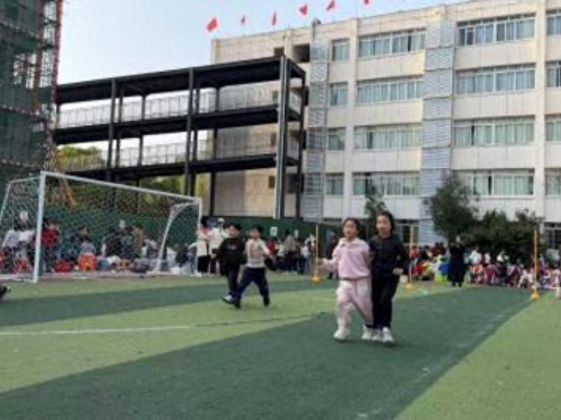 冬日童趣 ，活力飞扬——安居一小一年级举行冬季趣味运动会