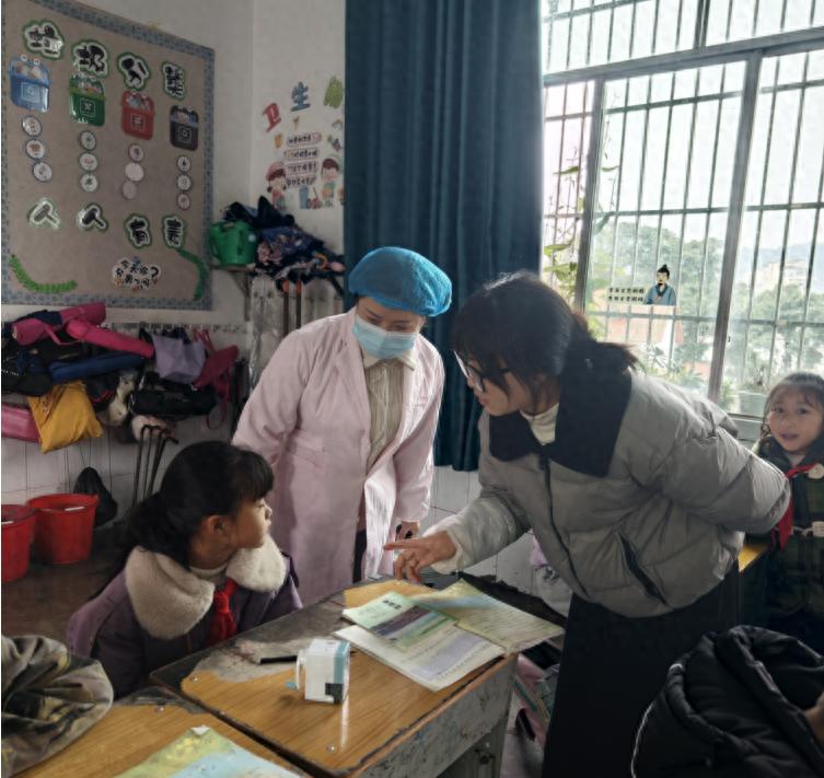 绷紧安全弦 演练筑平安——高县逸夫小学校开展食品安全应急演练