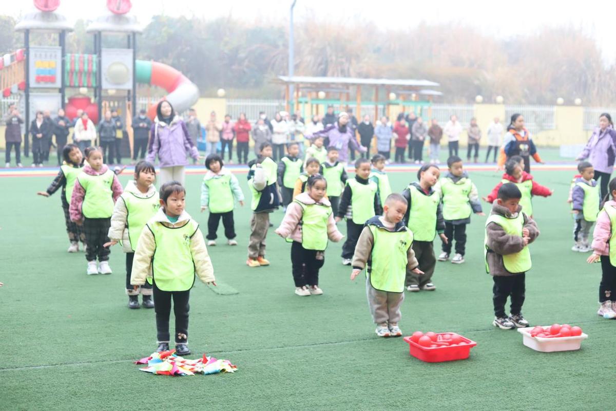 趣味食育迎新年 家园携手伴成长——遂宁市安居区第三幼儿园开展元旦食育暨新生体验日活动