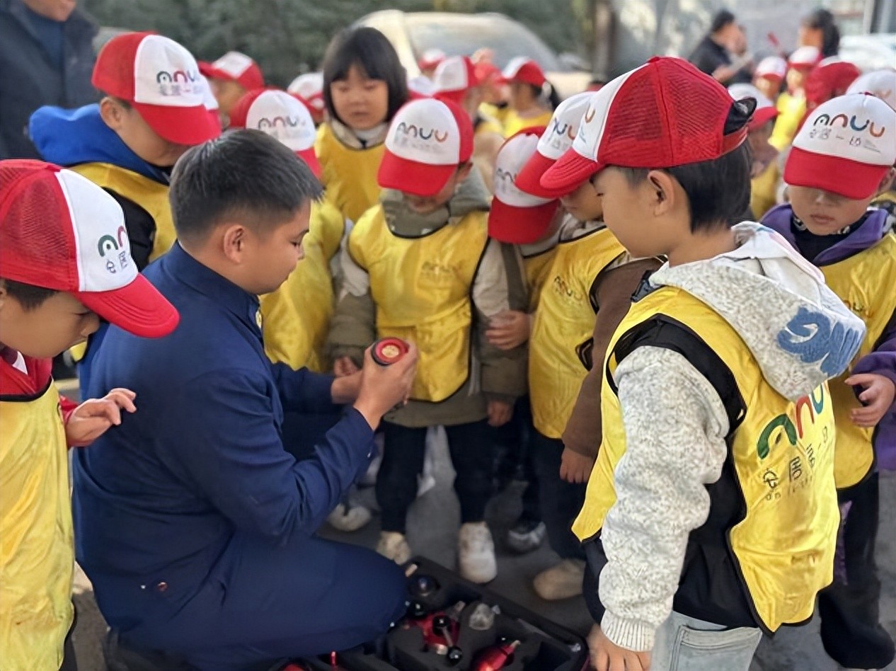 防患未“燃” 安全“童”行——安居一幼走进消防开展社会实践活动