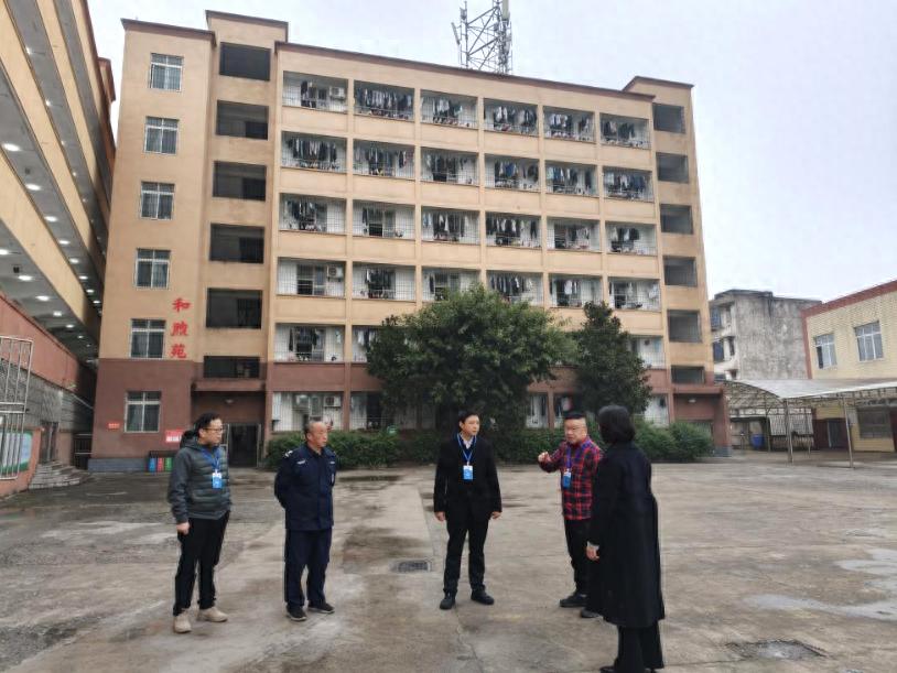 宜宾市南溪区桂溪初中开展2025年冬季校舍消防安全隐患排查工作