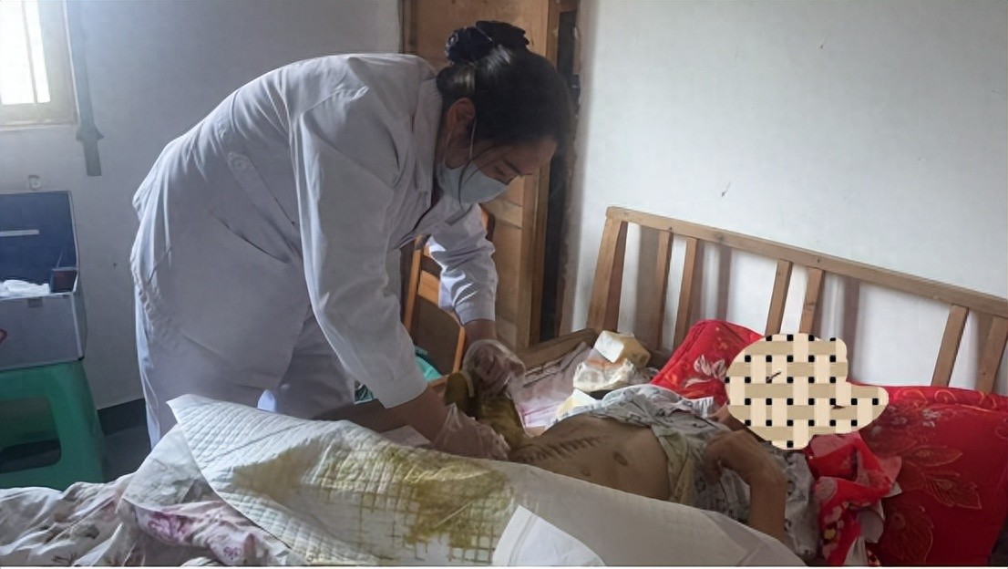 急难愁盼有人管！安医上门换药守护特殊患者健康