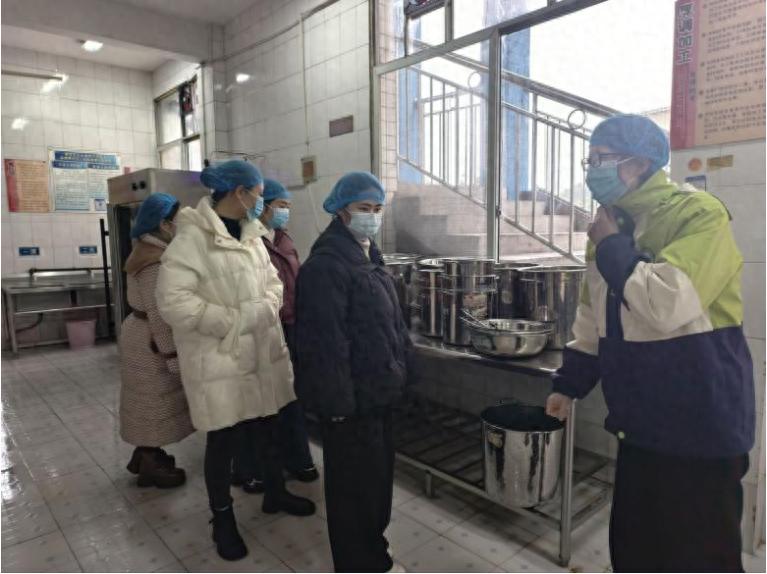 宜宾市南溪区南溪街道中心幼儿园召开2025年秋期家（伙）委员会