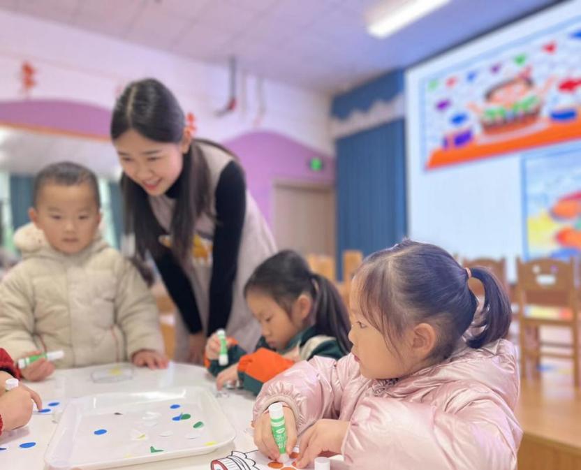 青蓝结对展风采 深耕教研促成长——宜宾市南溪区蜀粤集团园开展“青蓝工程'公开课暨'游戏化教学”教研活动