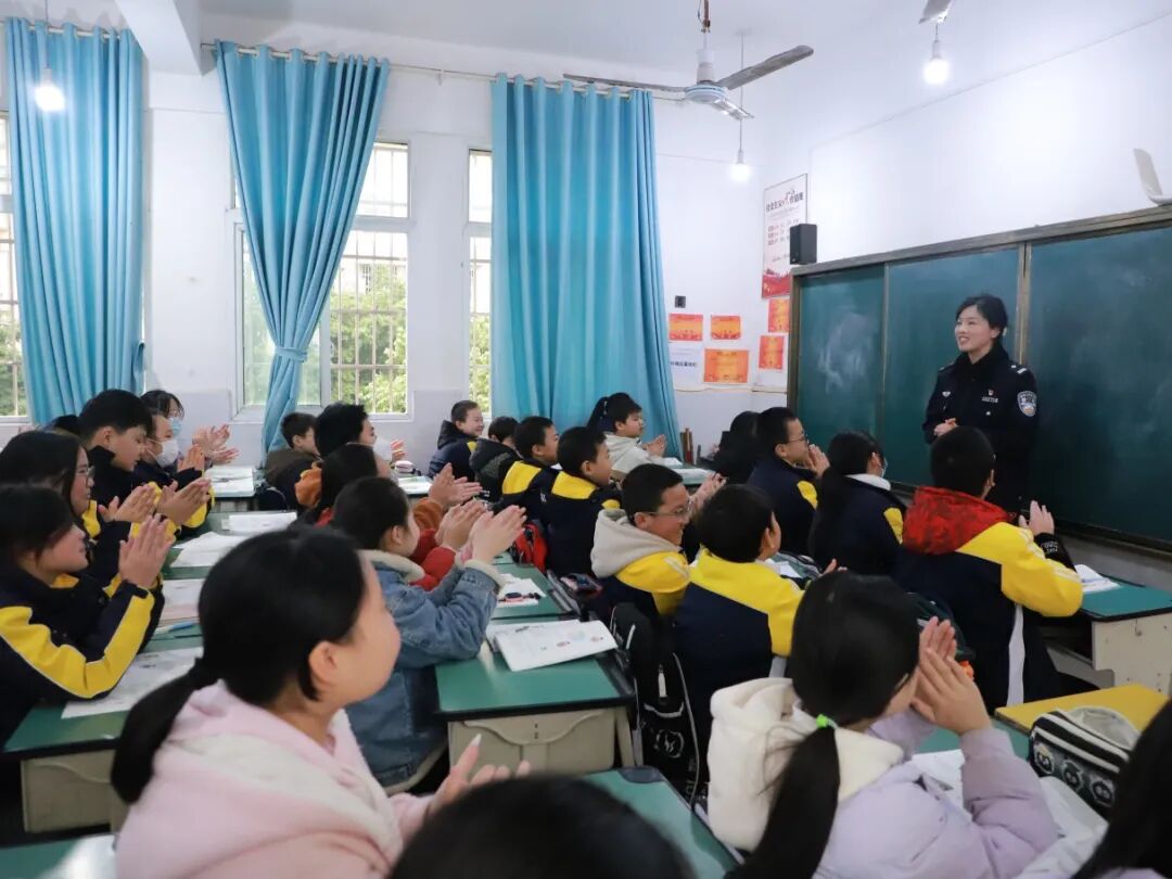 遂宁全市“常驻校警配置行动”工作全面铺开