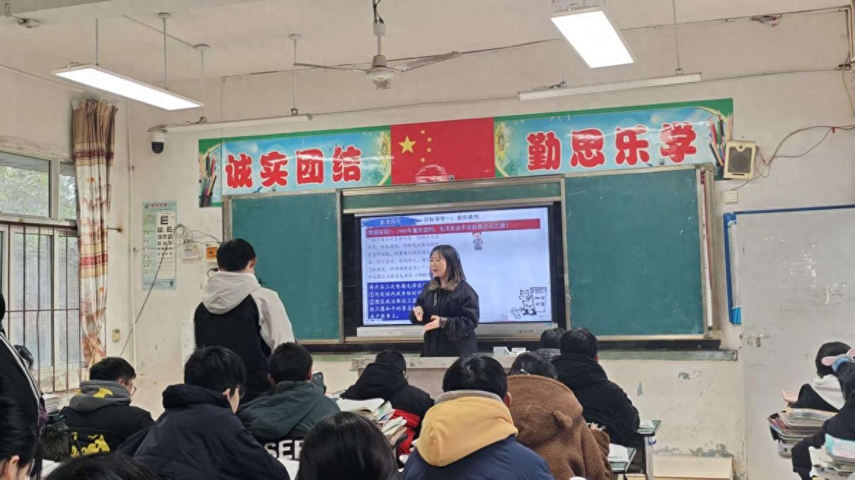 聚焦核心素养，打造高效课堂——安居区中兴初中开展校内教研活动