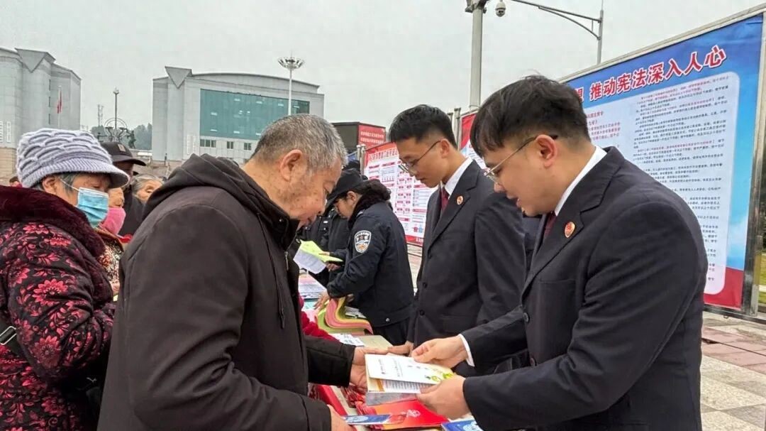 宪法宣传日丨大英县人民检察院开展宪法宣传活动