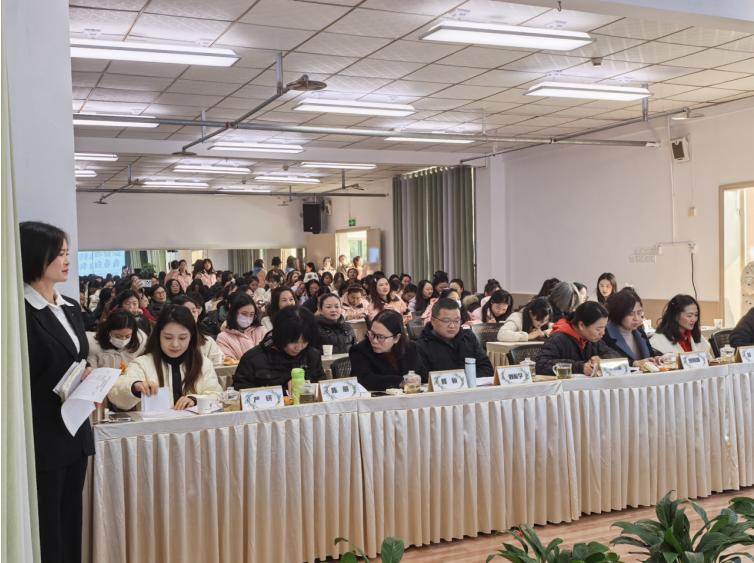 指尖燃情筑匠心 乐韵育人润童心——宜宾市南溪区2025年幼儿教师弹唱技能比赛在康安幼儿园举行