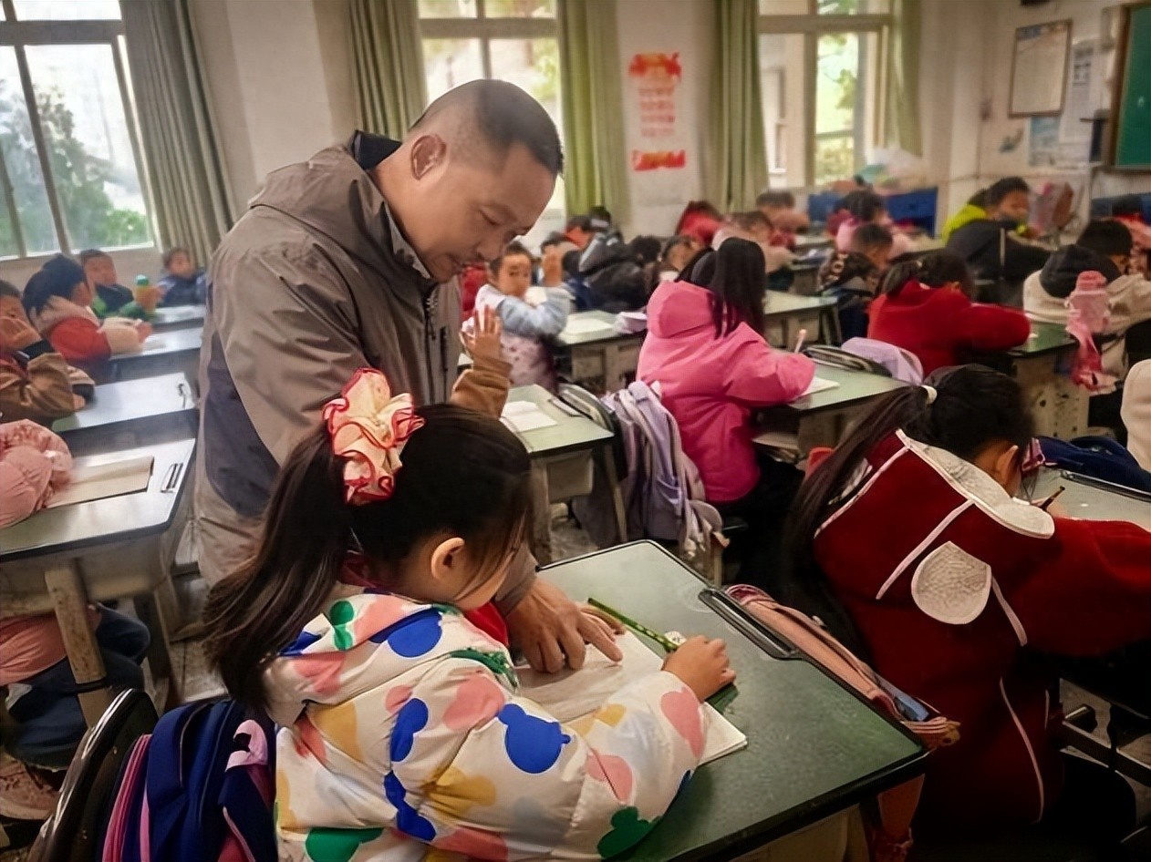 以美为媒 共赴一场向美而生的教研之约—安居一小美术教研活动纪实