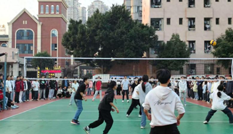 宜宾市南溪四中课后时光：排球少年 飒爽英姿正当时