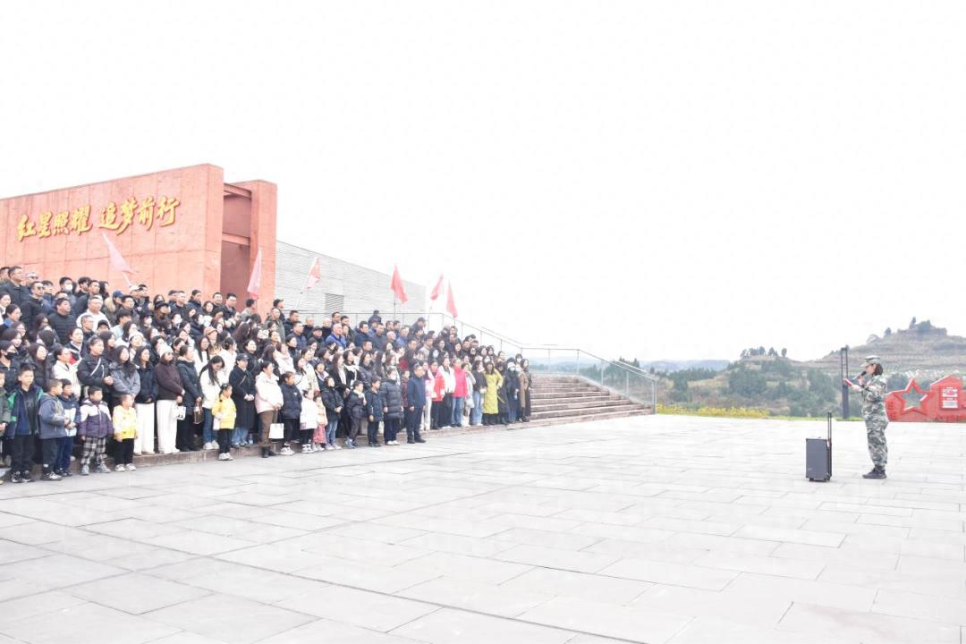 缅怀先烈志 奋进教育路——遂宁一中在国家公祭日开展红色主题活动