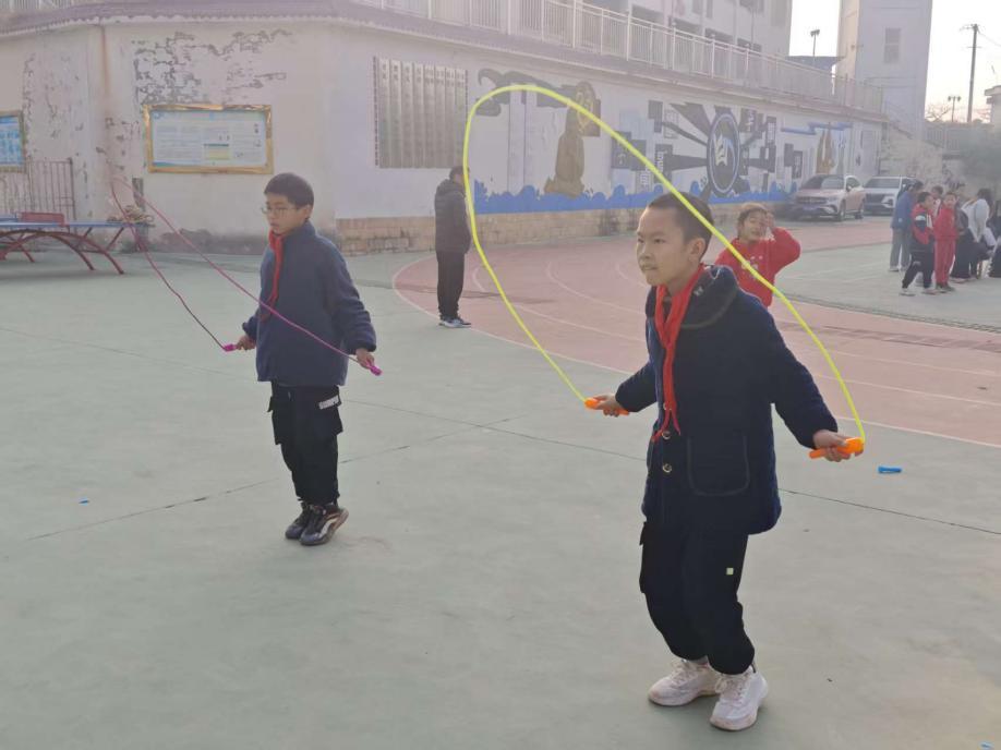 凉风活力 奔跑吧少年——安居区凉风小学成功举办2025年冬季运动会