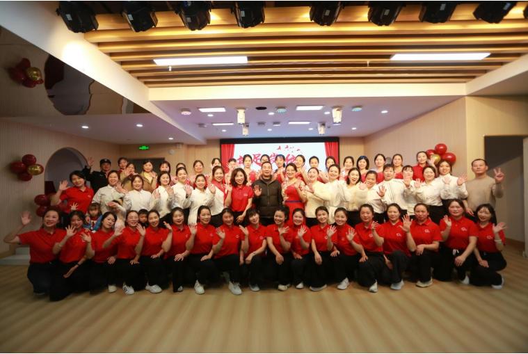 宜宾市南溪区蜀粤集团园、长江幼儿园联合党支部开展“立足岗位·赞颂祖国”唱红歌主题党日活动