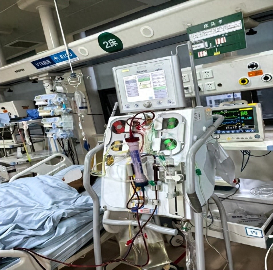 “CRRT人工肾”搭桥救命 安居区人民医院多学科协作打赢深夜抢救战