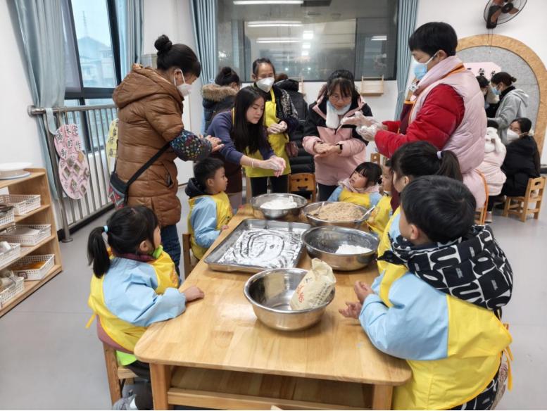 家长进课堂 共筑成长桥——宜宾市南溪区大观镇中心幼儿园开展家长进课堂活动