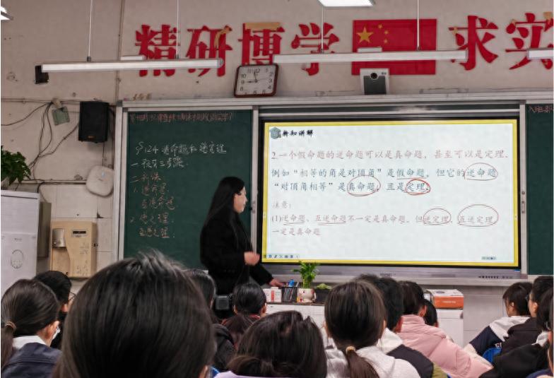 聚焦复习效率 明确实操路径——宜宾市南溪四中初二数学组开展专题教研活动