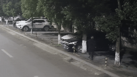 “轻松赚钱”？实为犯罪帮凶！遂宁3男子深夜贴黄卡被拘留