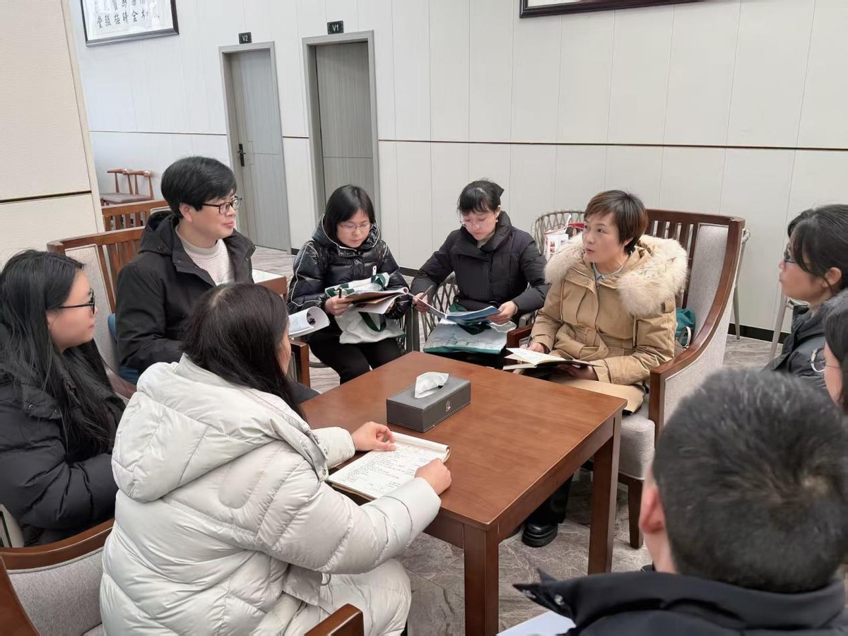 AI赋能学思践悟 校际交流共促成长——安居三小教师参与学术节活动