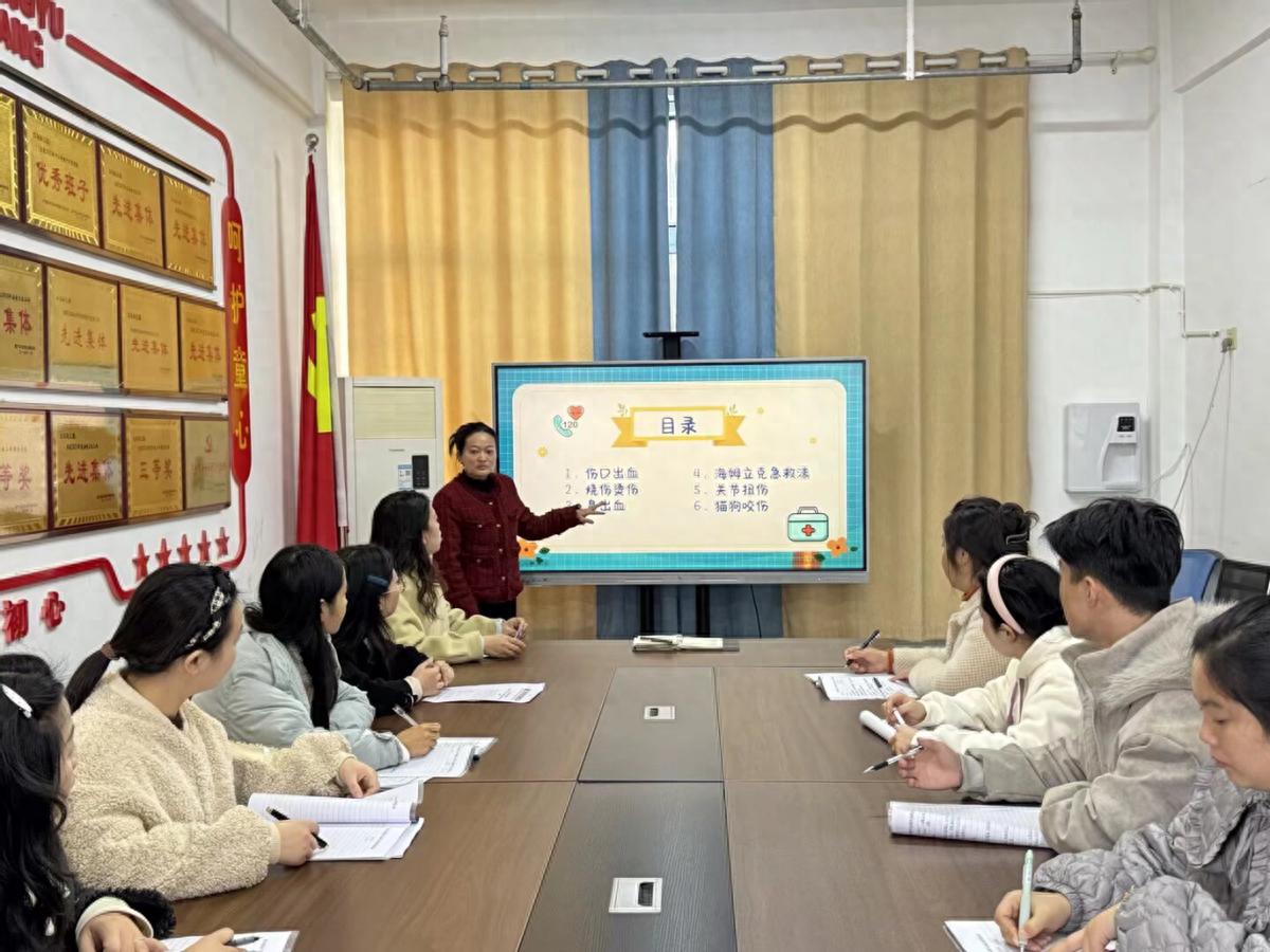 安居区白马镇中心幼儿园：急救培训“充电”, 筑牢幼儿安全防线