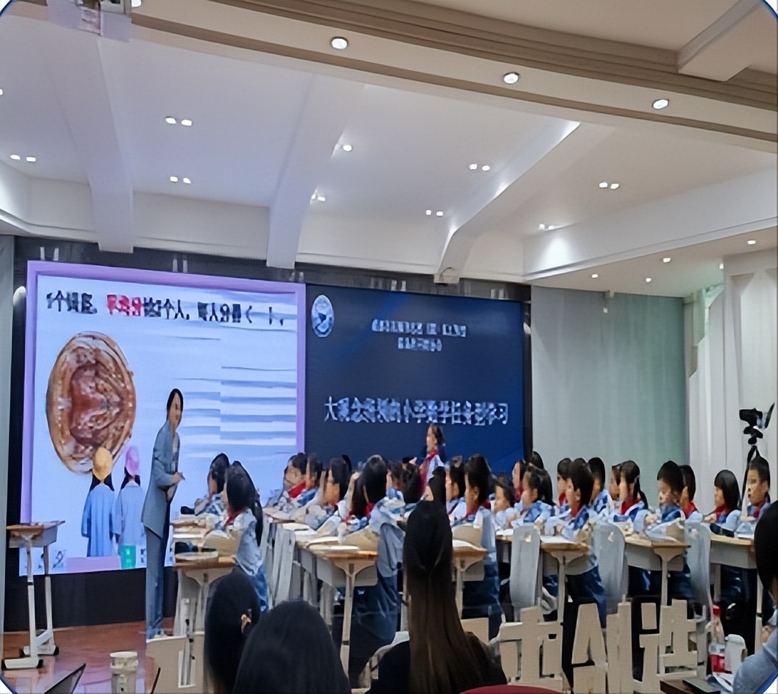 聚焦数学大观念 深耕任务式学习—安居一小参加成都盐道小学教研节