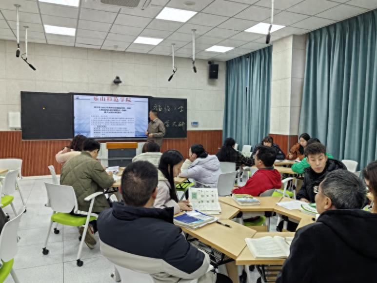 使用AI智能体打造专属AI伴学——宜宾市南溪区福临小学校数学教研组开展AI赋能教育教学专题讲座