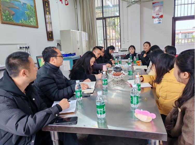 同心相伴 助力成长——宜宾市一曼小学校德铭校区承办翠屏云课堂“贝蔓心理”送教活动