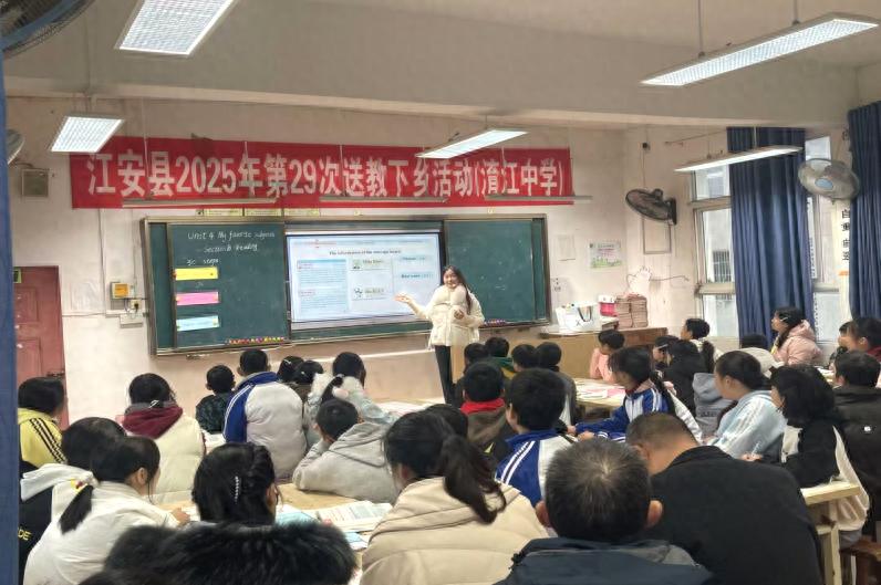 送教下乡暖冬日 教育帮扶促成长--江安县陈永连名师工作室到淯江中学开展2025年第29次送教下乡活动