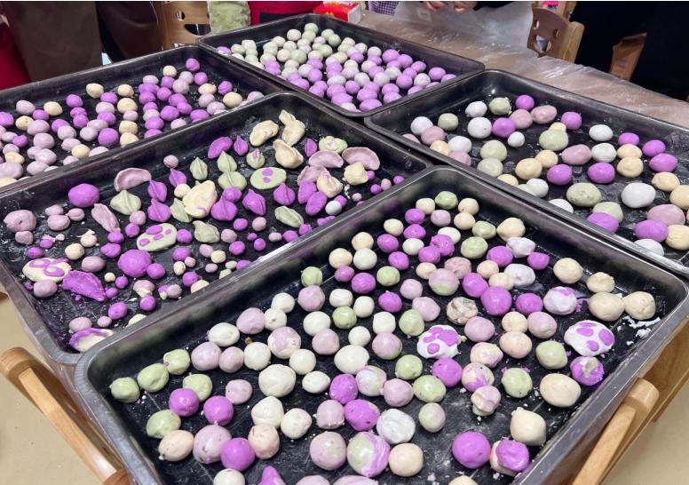 民族团结伴成长 亲子汤圆庆新年——筠连县团林苗族乡中心幼儿园开展“苗乡团圆庆元旦”亲子活动