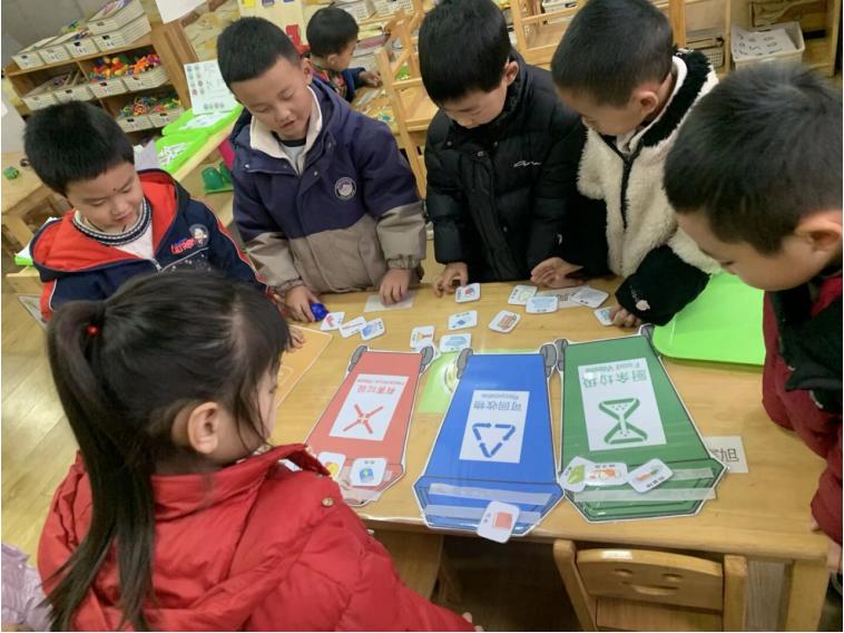 宜宾市叙州区双龙镇中心幼儿园开展“垃圾分类 童心同行”主题教育活动