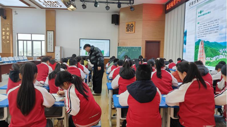 专业引领促革新 课堂赋能启新程——高县翰笙小学校开展党员、骨干、高级、行政教师示范课活动