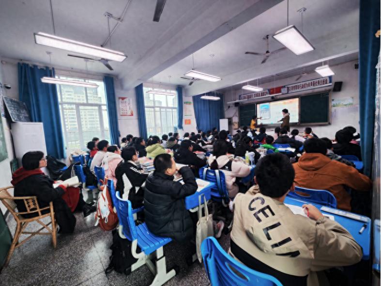 宜宾市南溪四中：聚焦课堂精准视导 赋能学校高质量发展