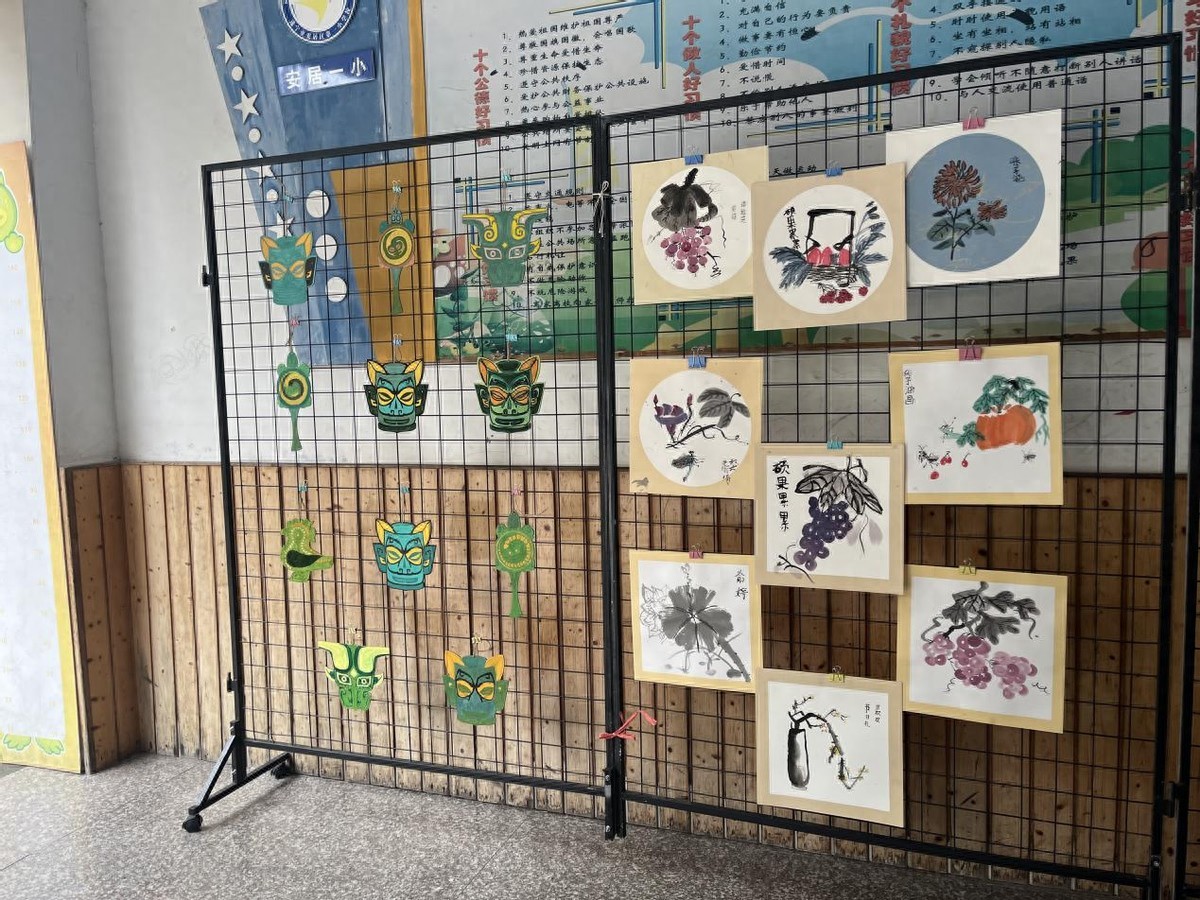 笔尖流转，绘梦成光——安居一小举办美术课后服务成果展
