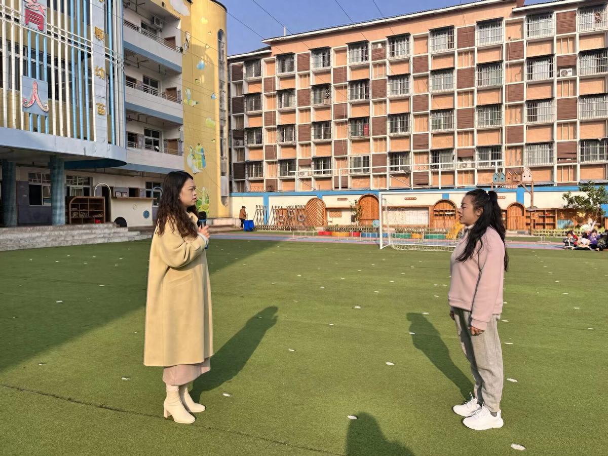 遂宁安居区白马幼儿园成功举行全员参与的消防应急疏散演练活动