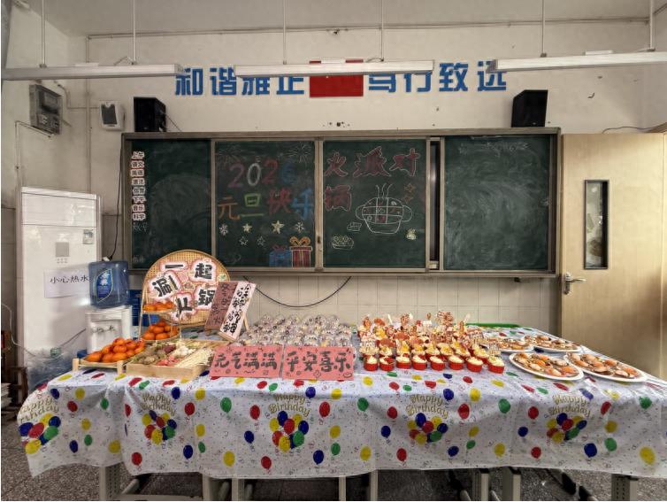 宜宾市南溪区黄沙镇中心小学校：黄小元旦火锅局 共享团圆与欢乐