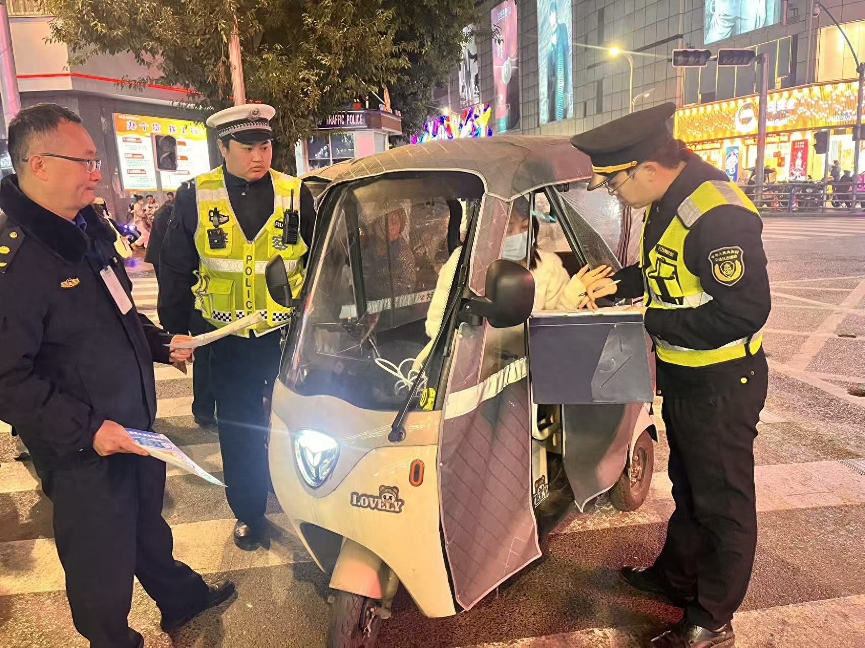 遂宁交管联合多部门开展专项整治 严查电动三四轮车突出违法行为