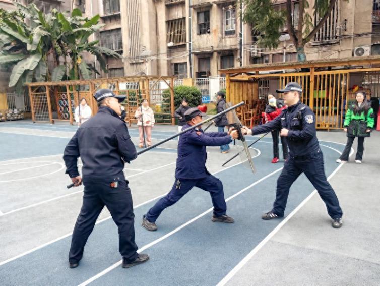 宜宾市南溪区北城幼儿园：警园联动强防范 防暴培训筑平安