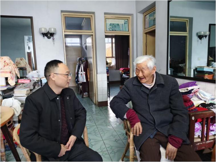 寒冬慰问暖桑榆 组织关怀润心田——宜宾市南溪区委组织部常务副部长、老干部局局长张毅带队看望慰问离休干部