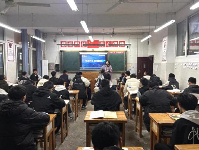 宜宾市叙州区高场职校开展节水宣传活动