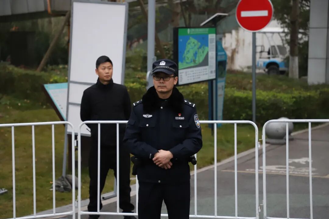 以另一种方式“陪跑”，遂宁公安守护全民健身走（跑）大赛平安